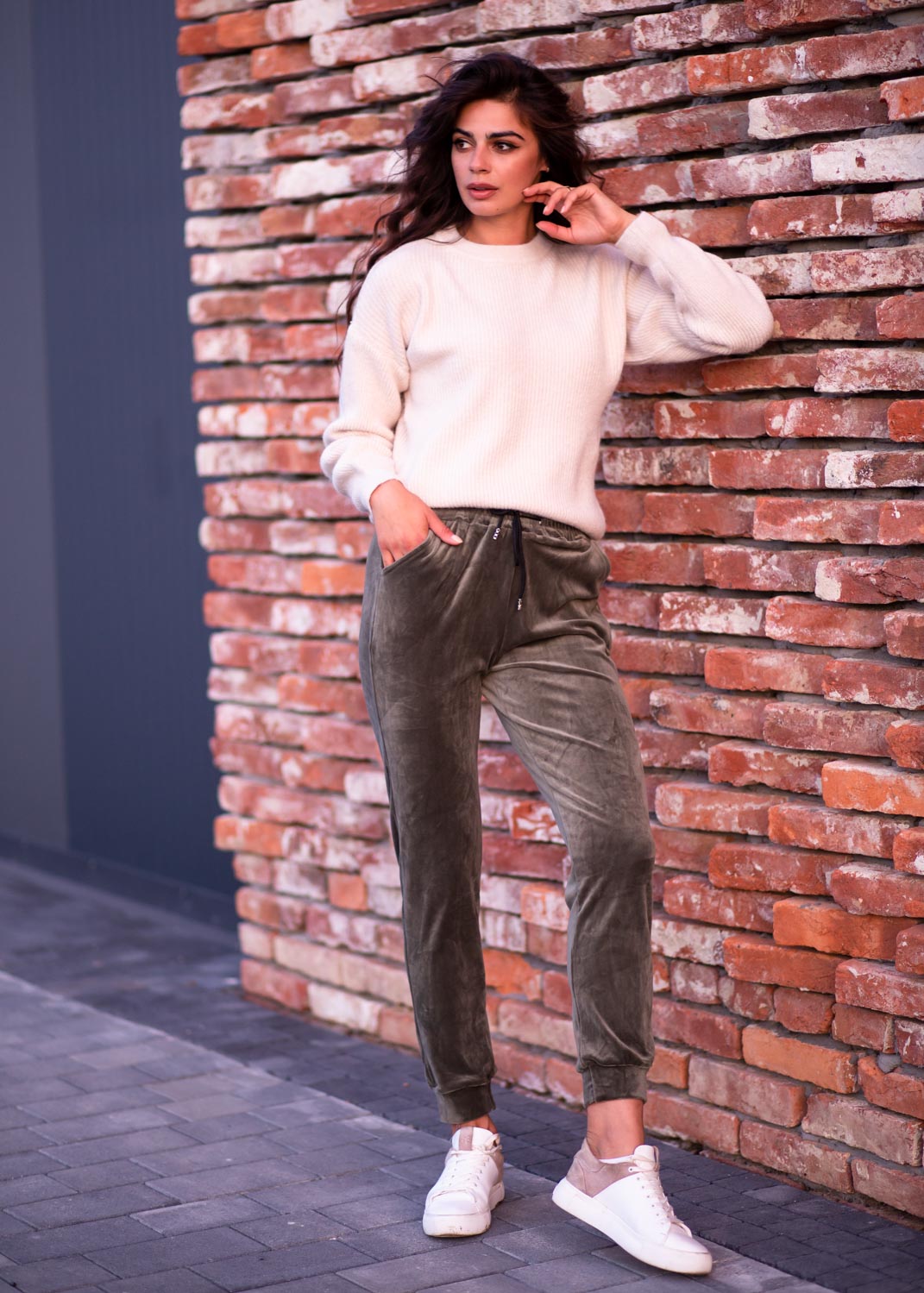 Жіночі штани велюр оливка 10033-1 Жіночі штани велюр оливка 10033-1