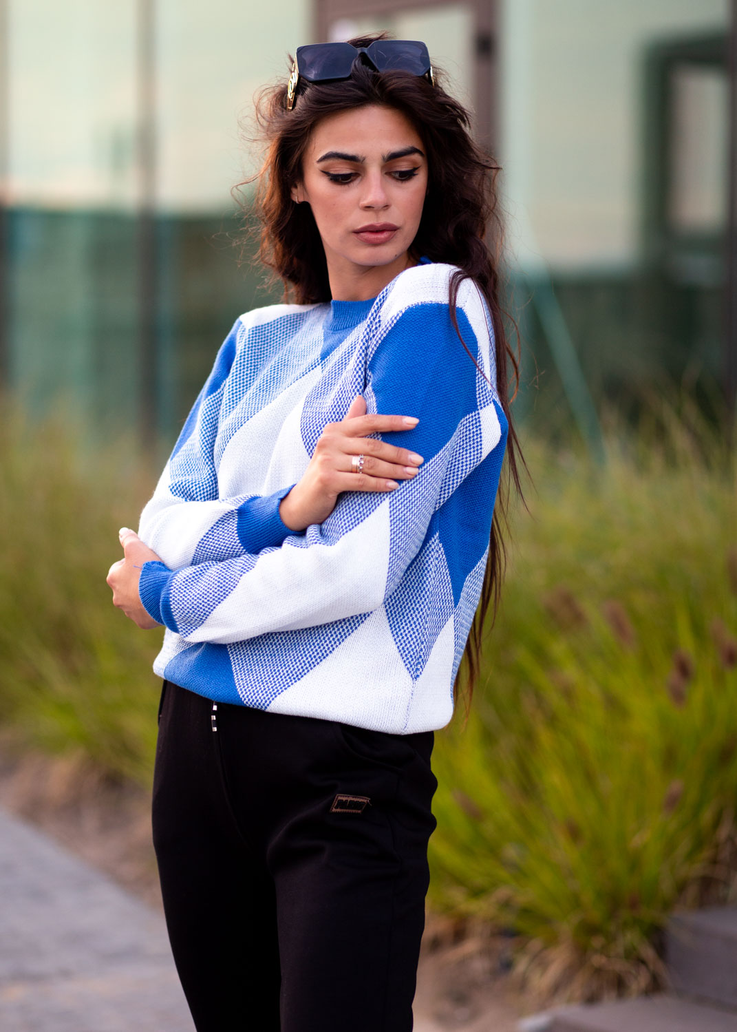 Жіночий в'язаний светр синій 20004-3